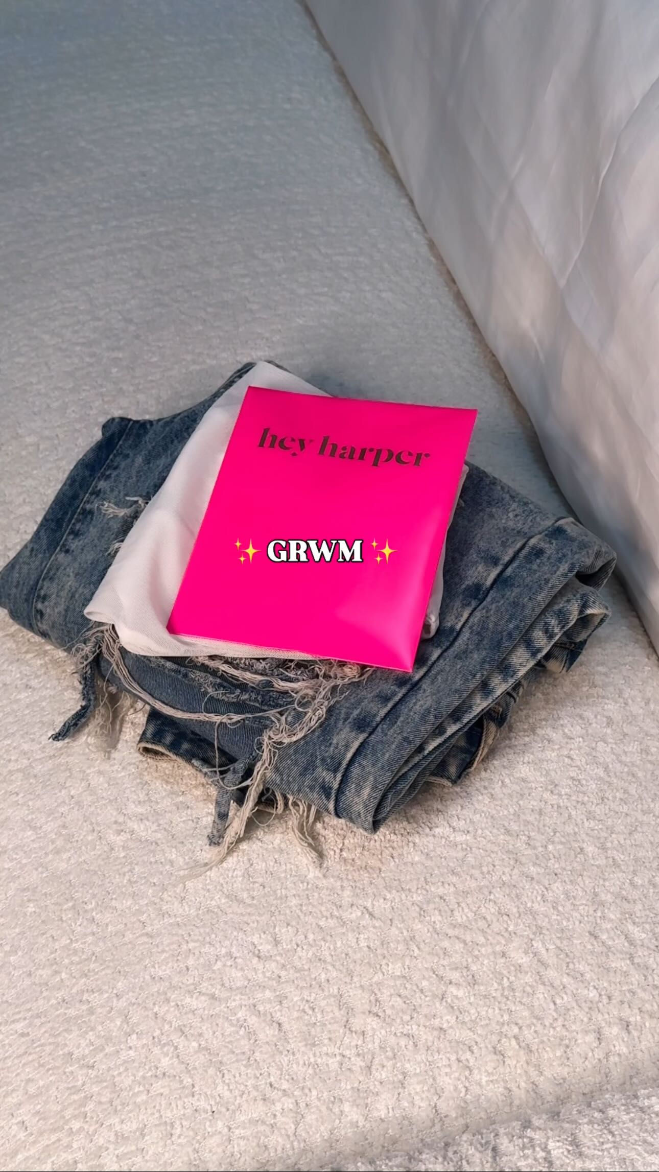 Instagram post by @megdabber_ for Hey Harper. Caption reads: [...] effortless ✨This necklace + ring from....