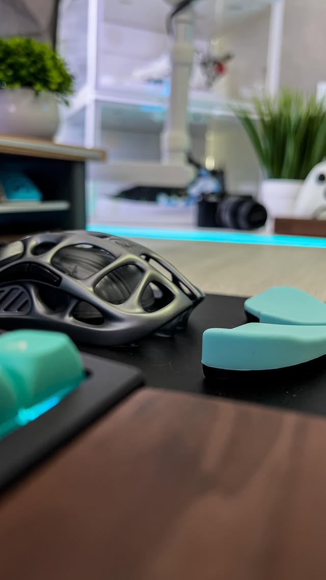 Instagram post by @pressnattostart for DeltaHub. Caption reads: [...] using the Carpio G2.0 recently but....