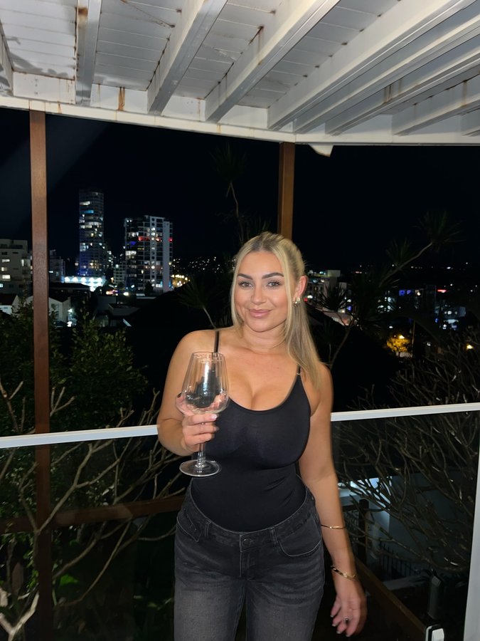 Instagram post by @_abbiepaige for HeyShape. Caption reads: Girls dinner 🍸wearing @heyshape 🖤.
