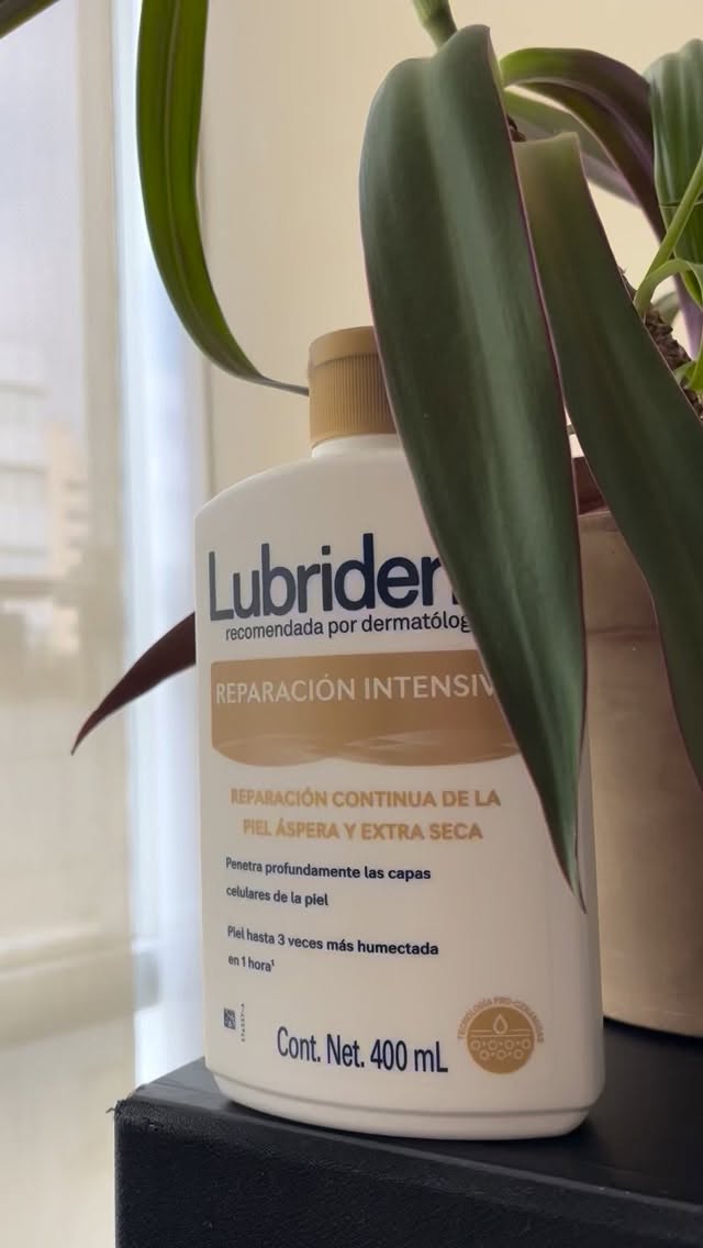 Instagram post by @magalytorresoficial for Lubriderm. Caption reads: ¡¡Hidrata tu piel siempre!! 💦 #LubridermMX....