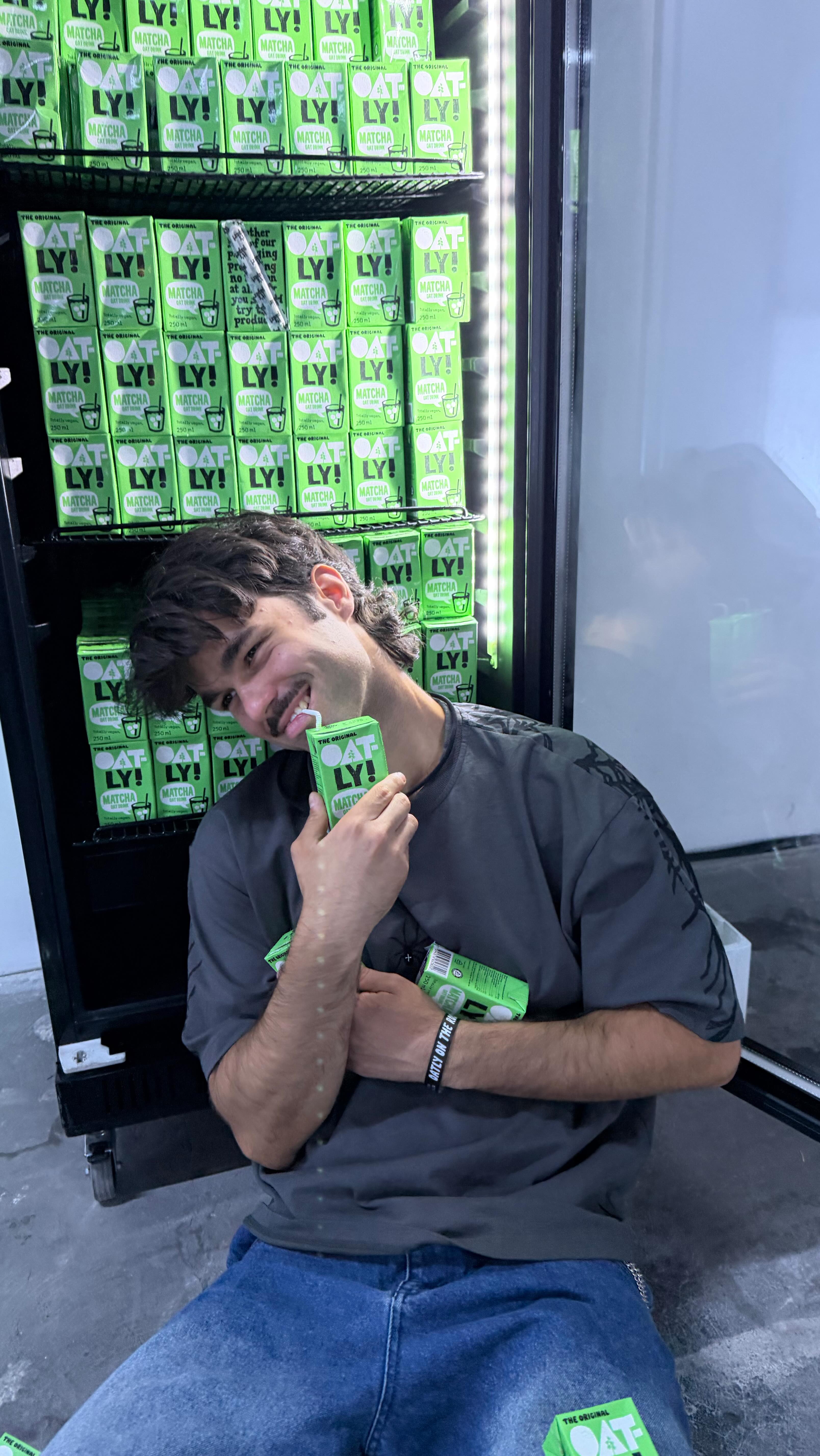 Instagram post by @peldanyos for Oatly. Caption reads: publi🧃el Matcha nunca me ha molado pero estos....