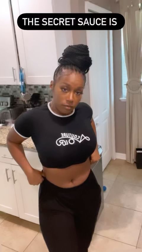 Instagram post by @mscat215 for Flat Tummy Co. Caption reads: #ad Loving the @flattummyco tea this season! It’s....