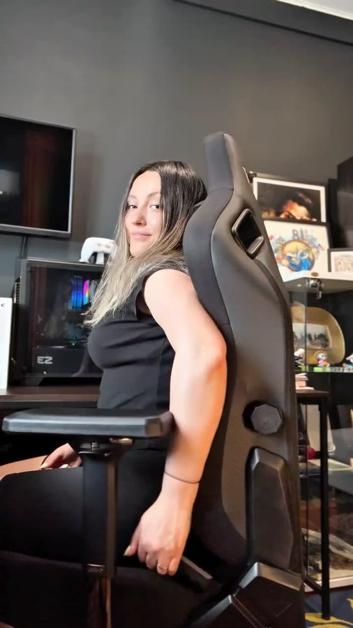 Instagram post by @buseintheusa for AndaSeat. Caption reads: [...] a pro. 🖤🪑

I’ve been loving my new....