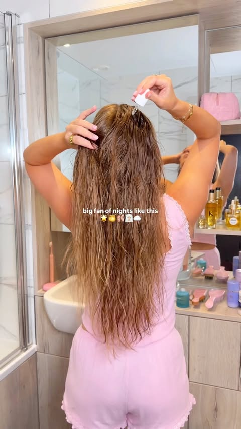 Instagram post by @byemmaleah for Gisou. Caption reads: [...] like this 💫🍯🩰🧖🏼‍♀️☁️ products @gisou....