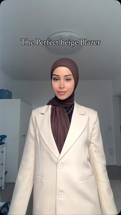 Instagram post by @olazeyn_ for Modanisa. Caption reads: The Perfect Blazer @modanisa 🧡 Art.Nr: 9358892....