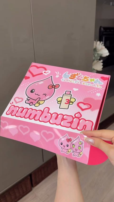 Instagram post by @knk_csmpink for numbuzin. Caption reads: [...] ɞ ⁡ ⁡ ⁡ みなさまこんばんは🌙カナコです🧸🎀 ⁡ ⁡ ⁡ numbuzin....