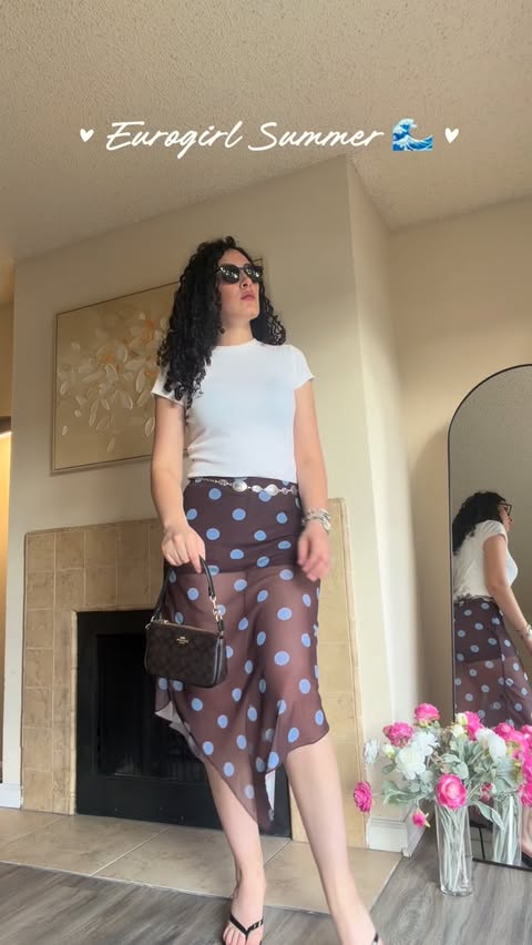 Instagram post by an influencer for SHEIN. Caption reads: [...] Search ‘Vacay Vibe’ on SHEIN for your....
