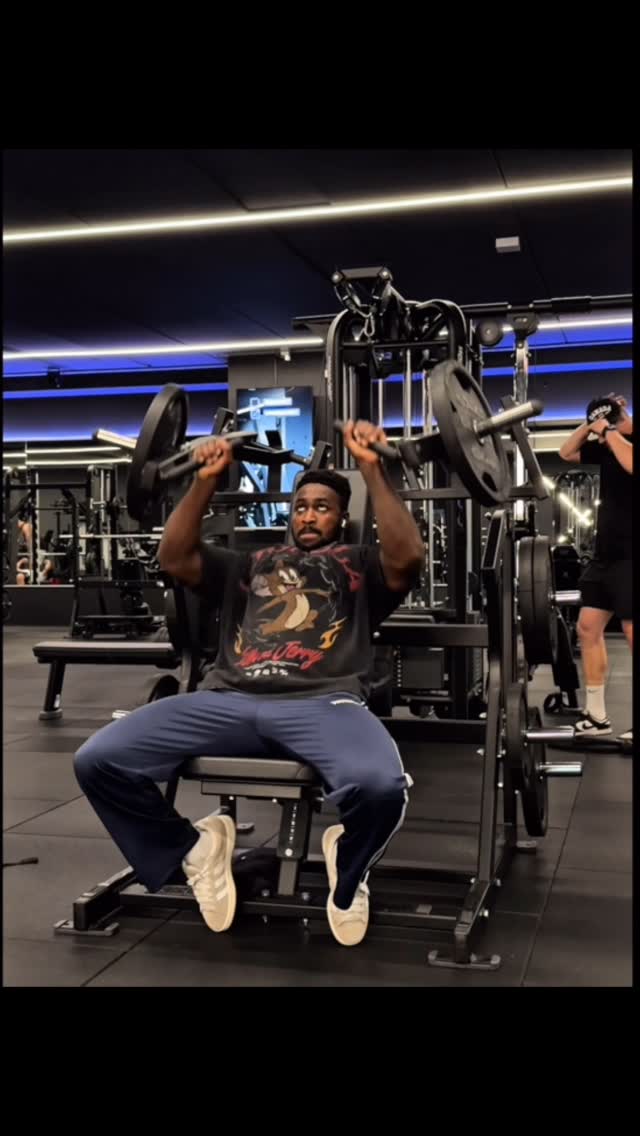 Instagram post by @thofitt for Evogen Nutrition. Caption reads: Chest routine workout 🔥🔥

#evogen....