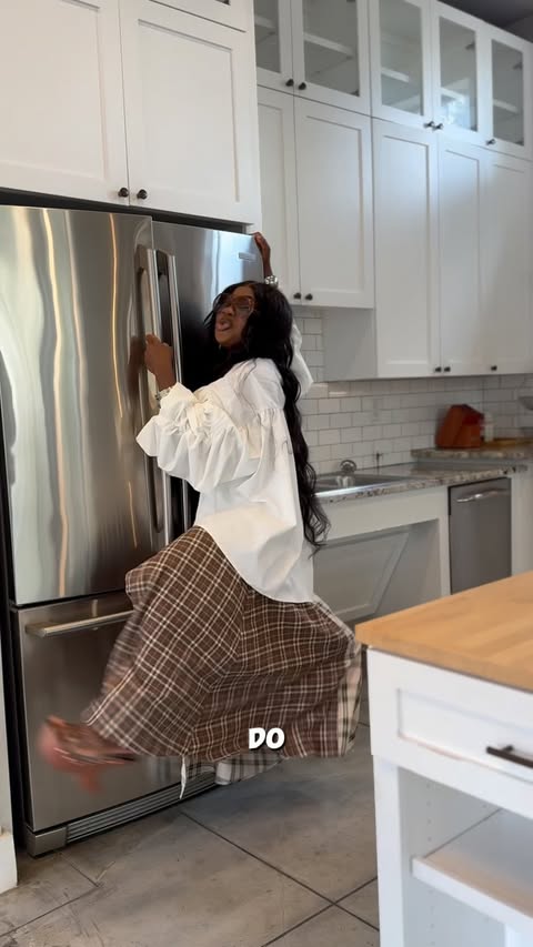 Instagram post by @badgirlprech for Sendwave. Caption reads: [...] you all because you all refused to use....