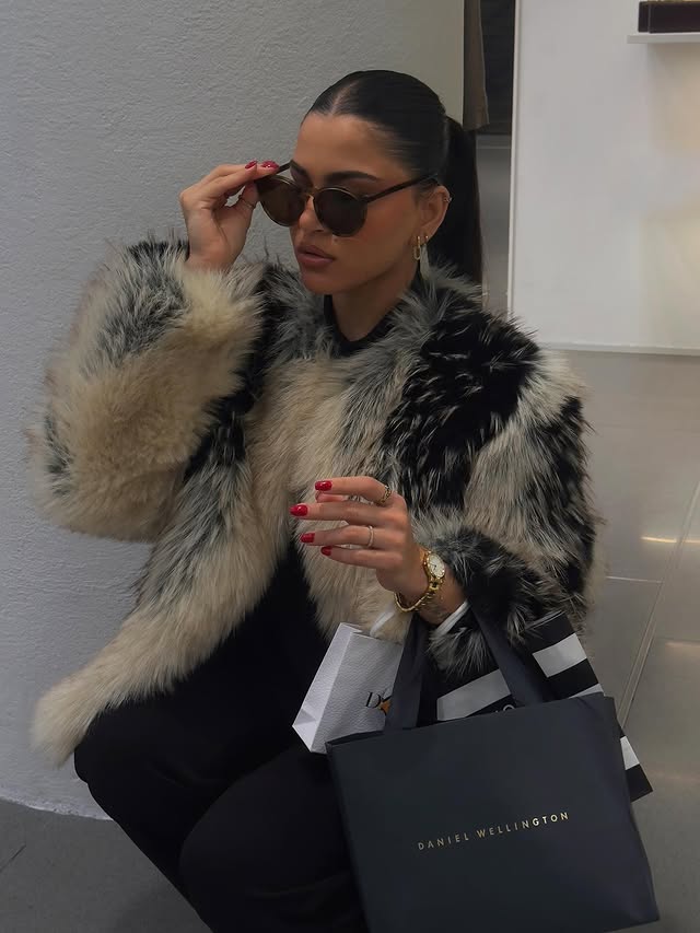 Instagram post by @thehella444_ for Daniel Wellington. Caption reads: Black Friday shopping with @danielwellington....