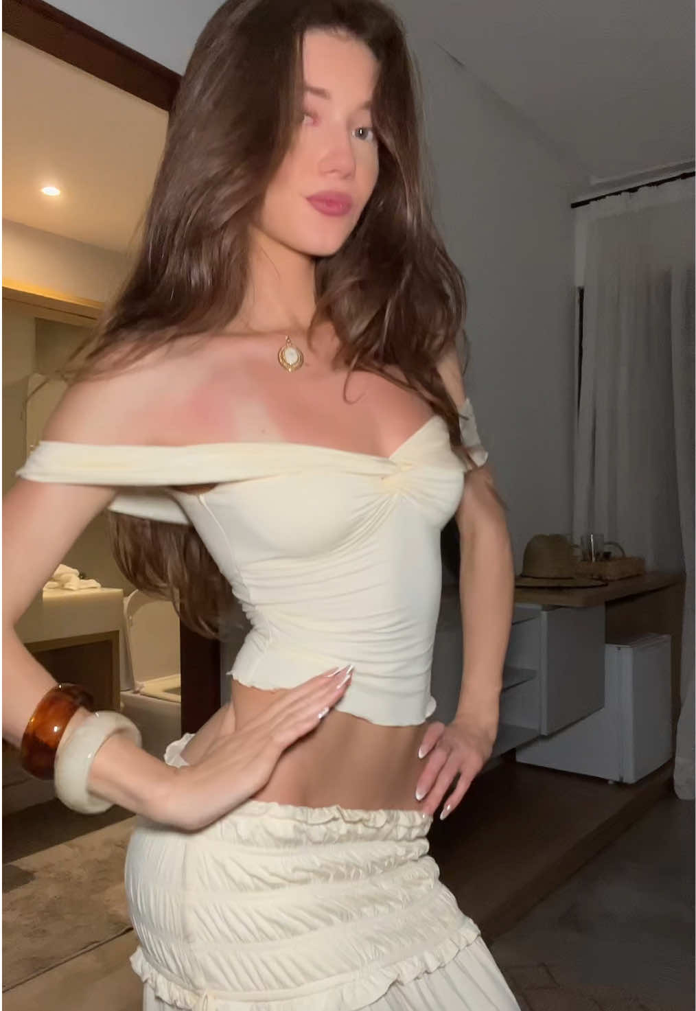 TikTok post by @so1v3y for Tiger Mist. Caption reads: [...] outfit in Brazil 🇧🇷✨ #dinneroutfit @Tiger....