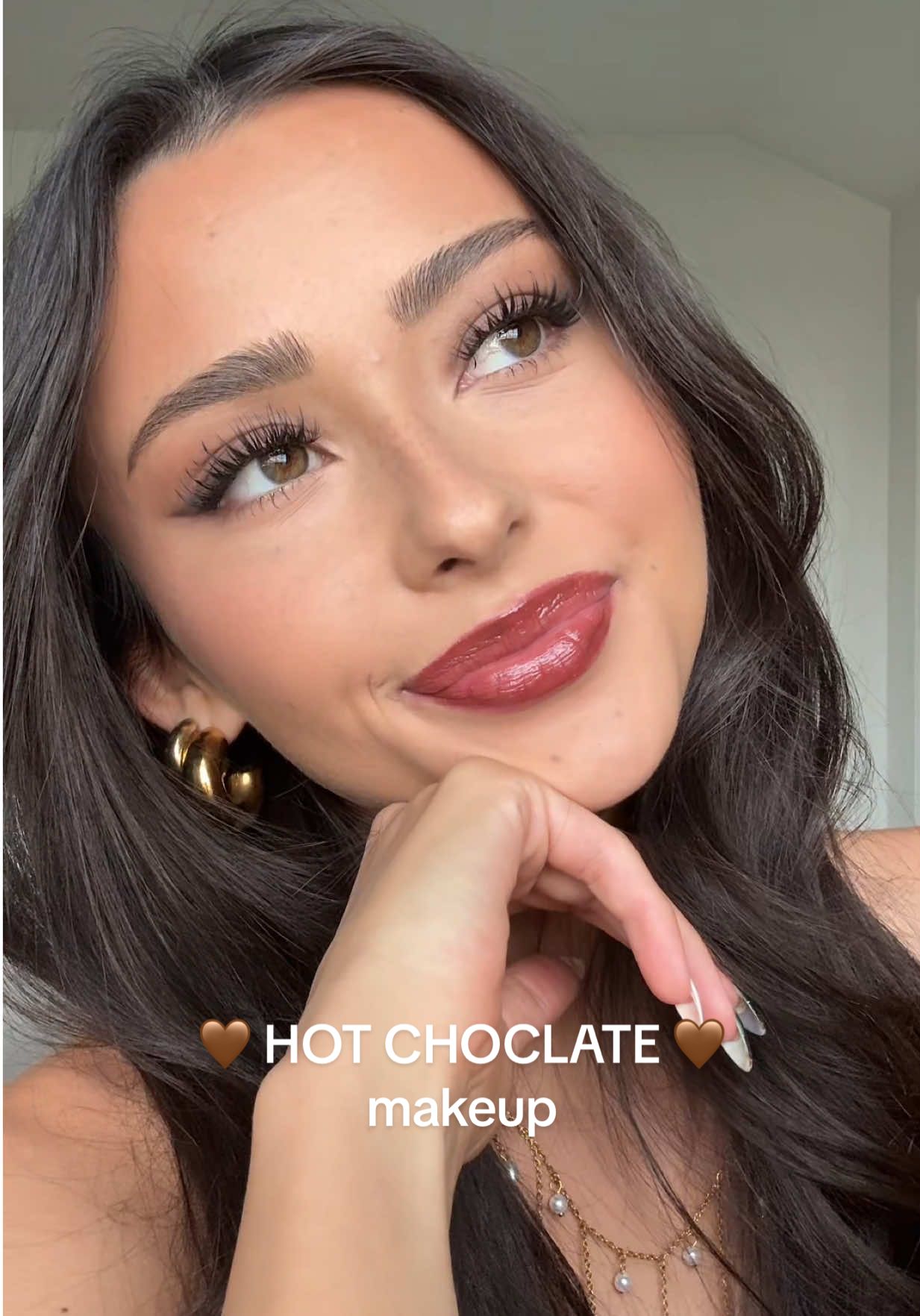 TikTok post by @kaylee.marina for MCoBeauty. Caption reads: [...] #hotchocolatemakeup #toastymakeup #makeuptok....