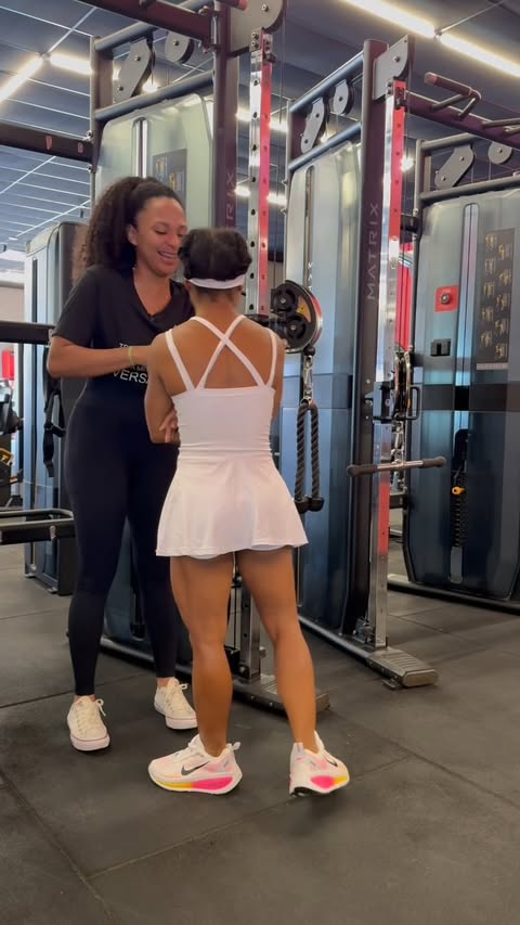 Instagram post by @romababadeira for Selfit Academias. Caption reads: #embaixadorselfit #foryou #reelsviral #viral.