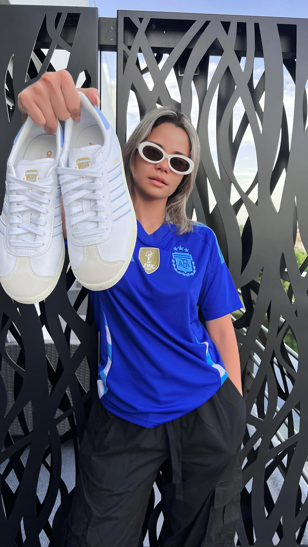 Instagram post by @brendadefut for Champs Sports. Caption reads: Match day essentials: de todos los argentinos hoy....