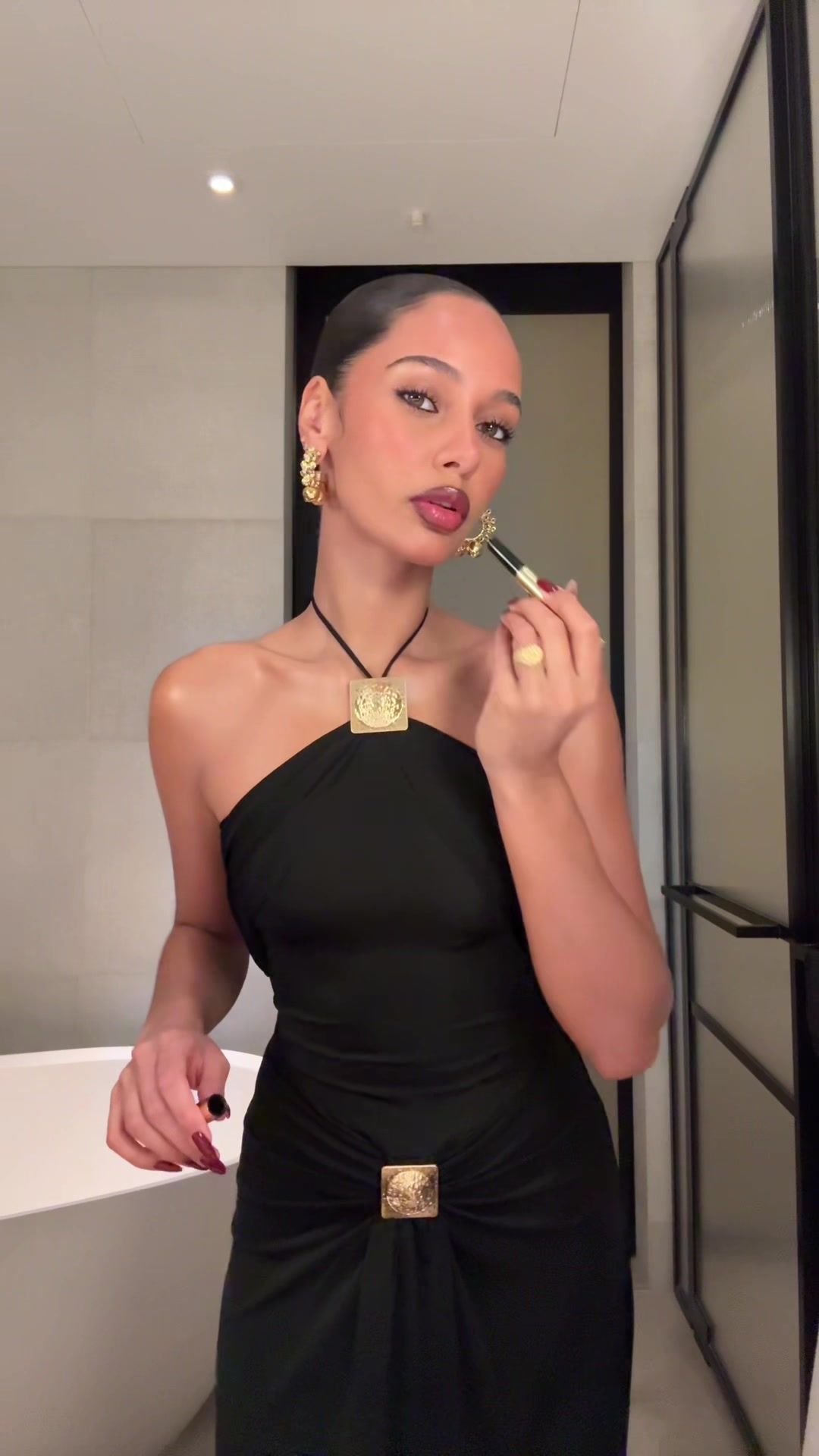 TikTok post by @jamillastrand for Hourglass Cosmetics. Caption reads: gloss girlie💋 @Hourglass Cosmetics .