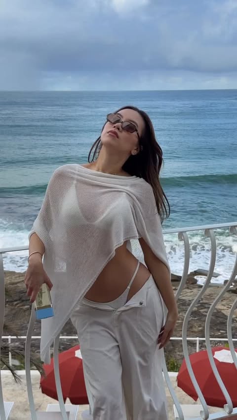 Instagram post by @ashleighuynh for Dolce&Gabbana Beauty. Caption reads: summer, all’italiana ☼ carrying a little Capri....
