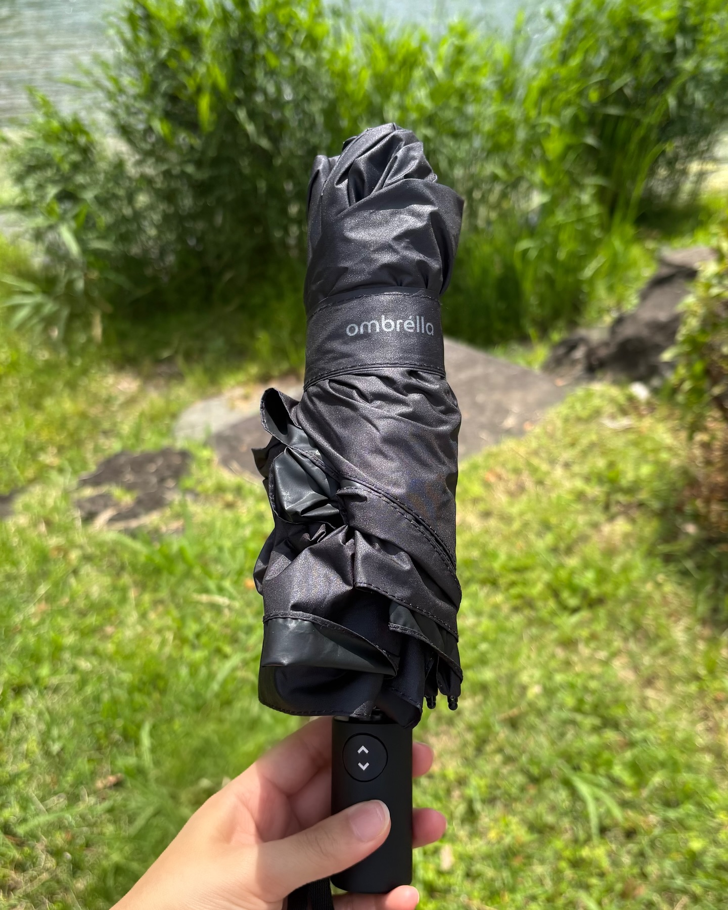 Instagram post by @truth_cosme for FABOMI. Caption reads: FABOMIオンラインショップ様の
【ombrella....