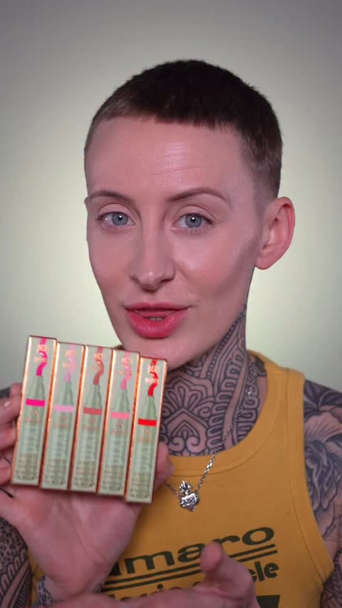 Instagram post by @oliviaolfactory for Pixi Beauty. Caption reads: These lasted THREE DAYS 🤯
.
LipBlush Lip Stain....