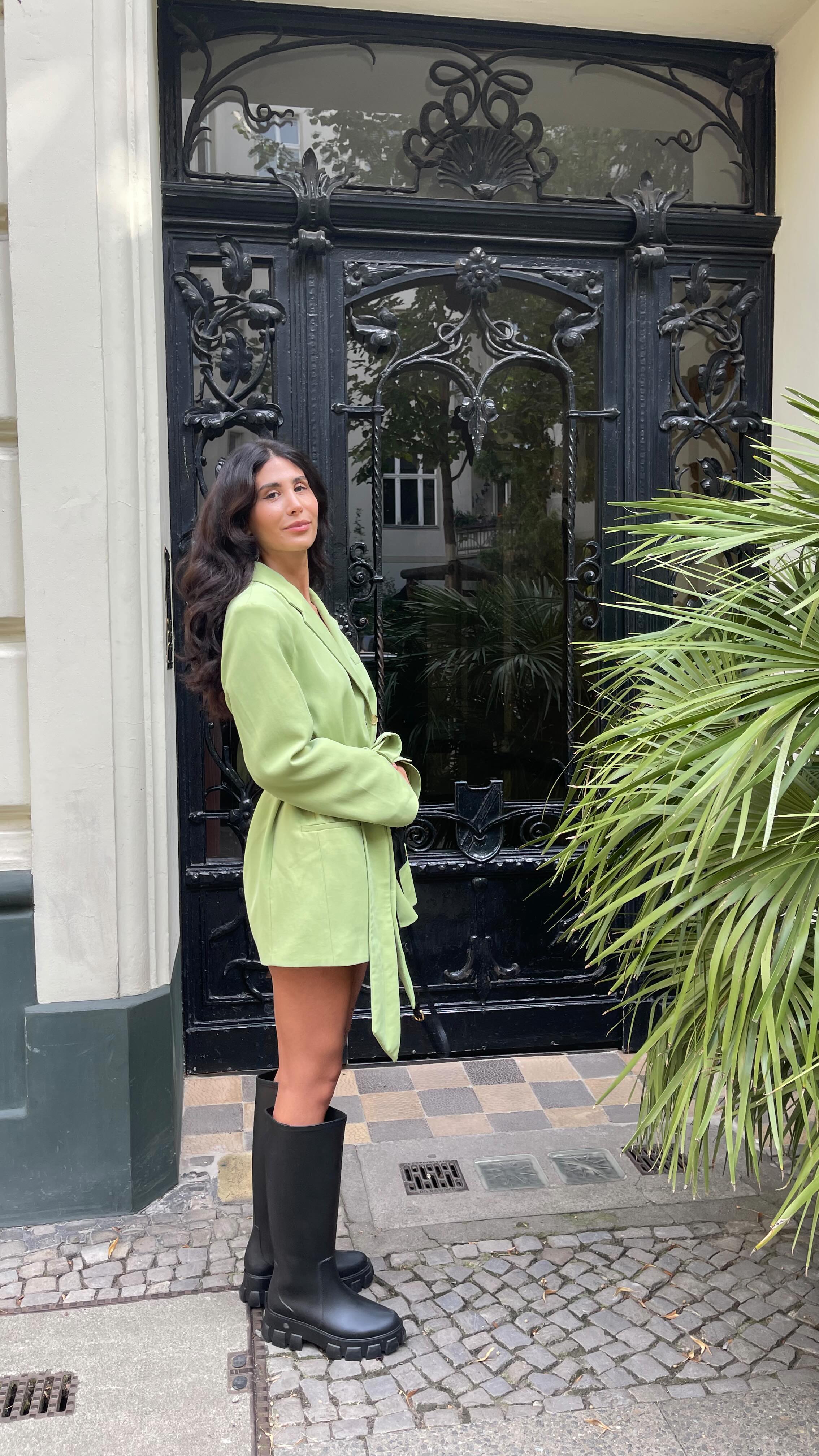 Instagram post by @ce.bek for Svenja Walberg. Caption reads: @svenja_walberg_official 🤍.