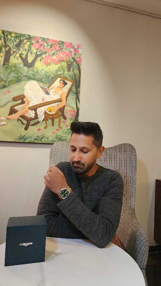 Instagram post by @kingofclubsin for Longines. Caption reads: Unboxing the Longines HydroConquest, 41 mm of....