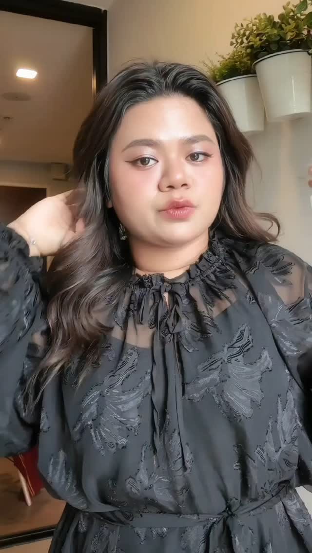 Instagram post by @p_maysar for Daniel Wellington. Caption reads: 🏖🩵

#michelllatt #danielwellington.