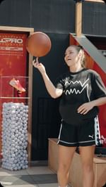 Instagram post by @cbas for PUMA DE/AT/CH. Caption reads: #PUMAFAM Spinning Challenge 🏀
Wer von euch kann....