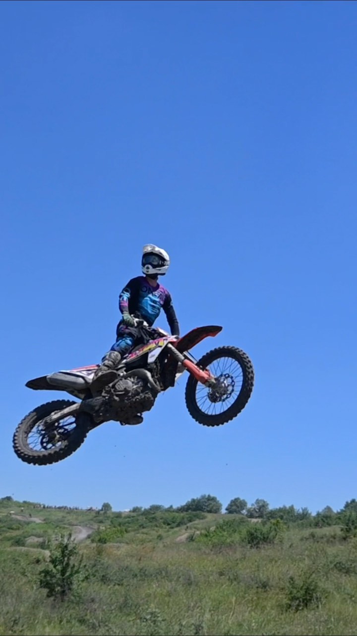 Instagram post by @psyccho33 for 6D Helmets. Caption reads: i don’t feel pressure.
@onealracing 
@6dhelmets....