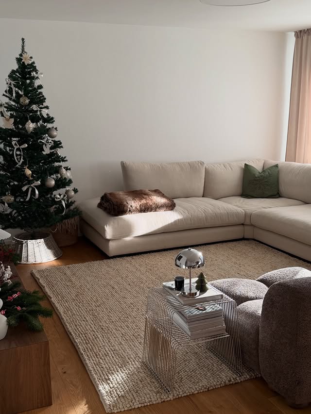 Instagram post by @marina.kc for Trendcarpet. Caption reads: [...] coziest interior! |ad 

carpet from....