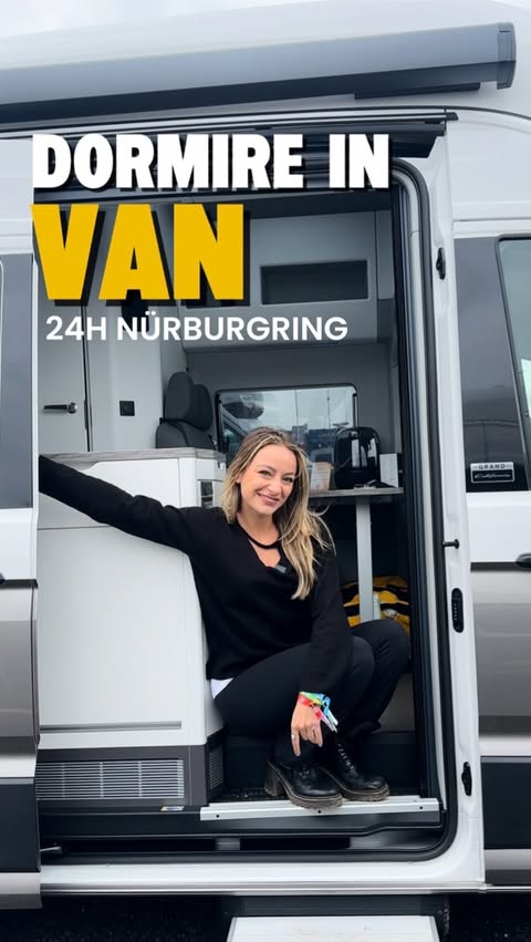Instagram post by @carolinatedeschi for Volkswagen. Caption reads: [...] in VAN alla 24H del NÜRBURGRING🤩❓....