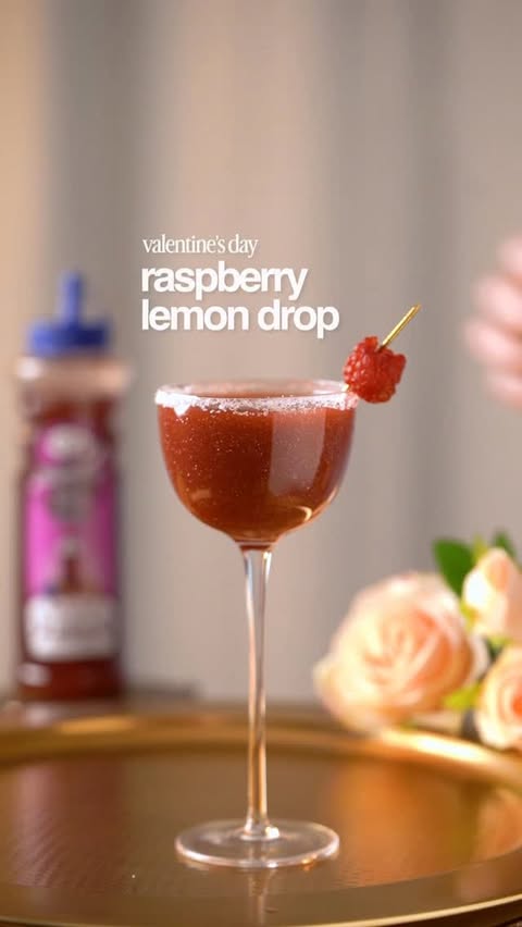 Instagram post by @itscocktailhour_ for Master of Mixes. Caption reads: [...] right amount of sparkle. Made with....