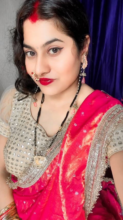 Instagram post by @sah_guriya19 for Meesho. Caption reads: Comment "Link" For Saree ✨ @meeshoapp . . . . . .....