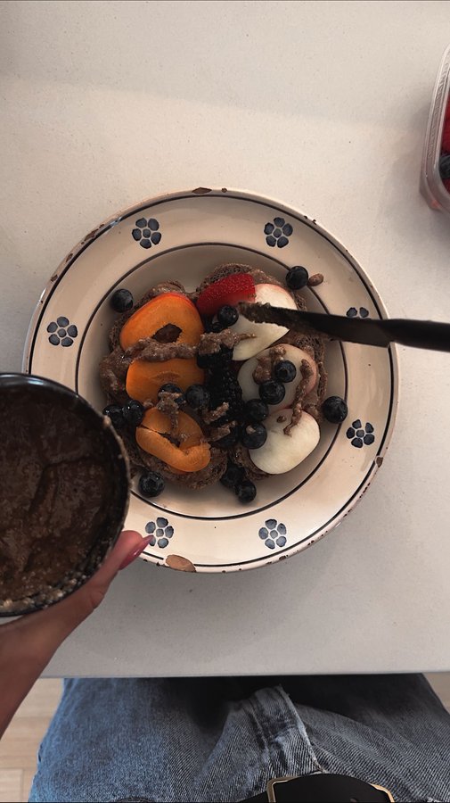 Instagram post by @alyssalynch for Kroma Wellness. Caption reads: [...] change was the cookie butter from....