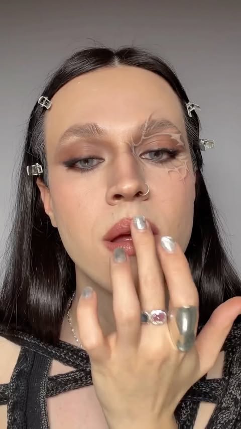 Instagram post by @mertkenger for Maybelline New York Türkiye. Caption reads: Coachella: Manifested. 🏜️ En sevdiğim....