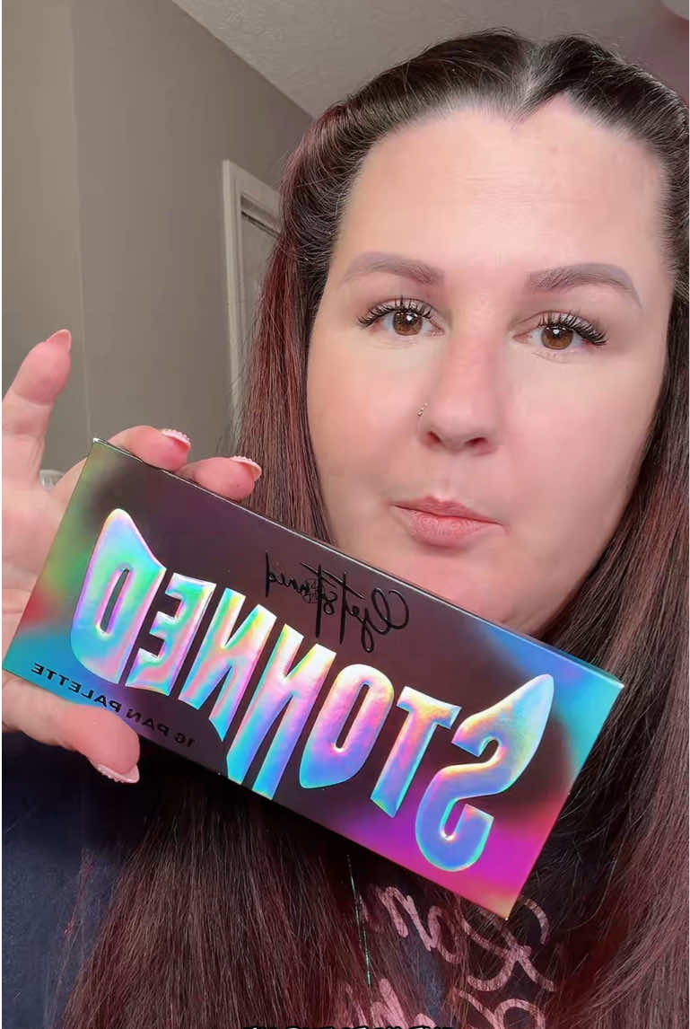 TikTok post by @everythingbeautylover for GETSTONNED. Caption reads: ✨ Shimmer eyeshadow palette by @GetStonned on....