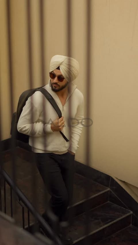 Instagram post by @i_ammanmeetsingh for ALDO Shoes. Caption reads: My Kind of Everyday Fit ✨ 
@aldo_shoes.