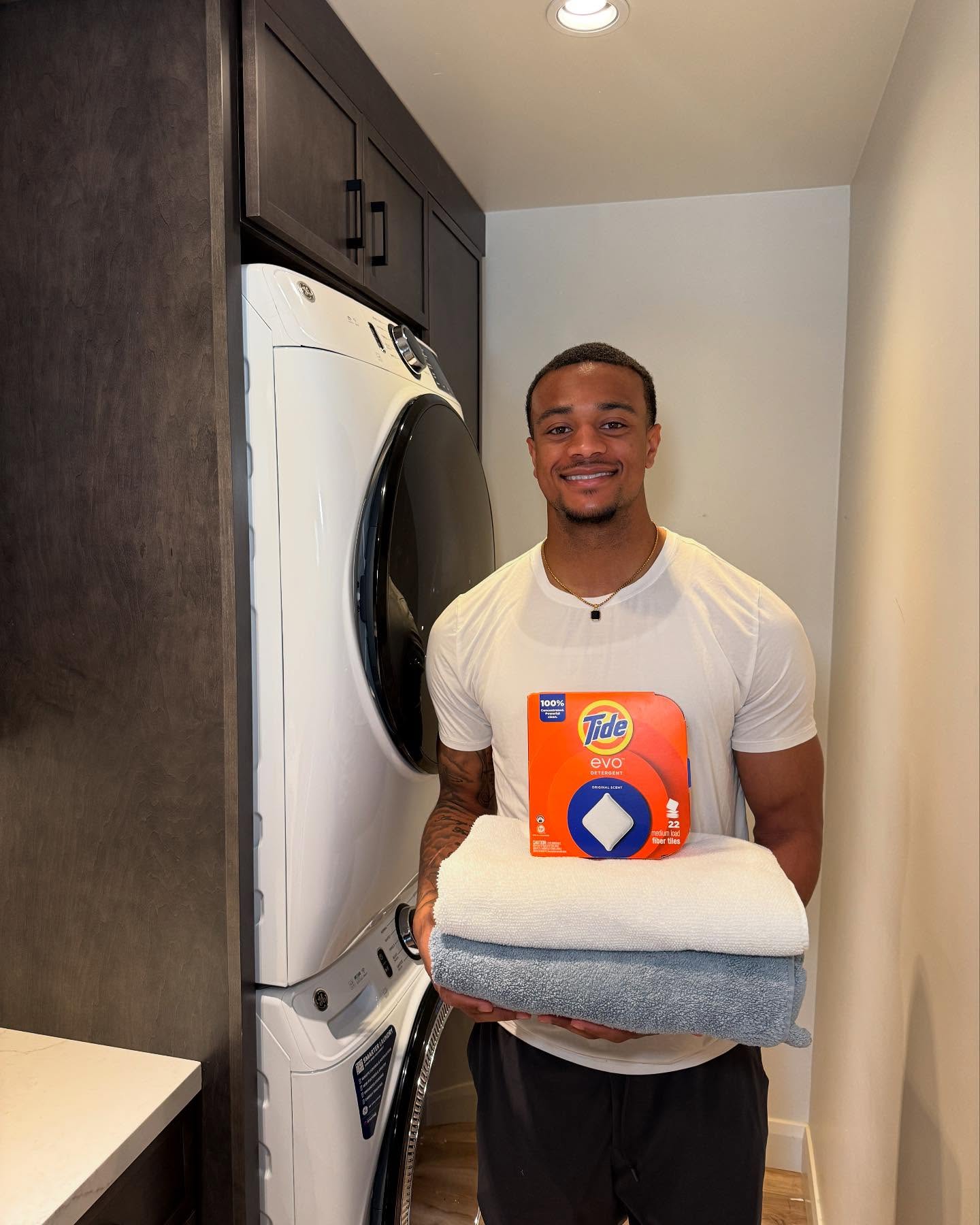 Instagram post by @patsurtainll for Tide. Caption reads: I have no time for messy laundry. Thankfully,....