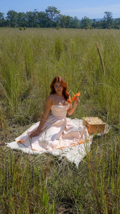 Instagram post by @sarahsaidsmith for THOMAS SABO. Caption reads: Jewellery that belongs in a meadow, just like me....