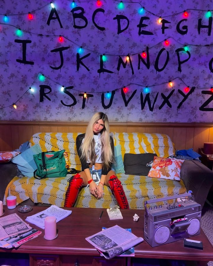 Instagram post by @thesydneybelle for Stranger Things Experience. Caption reads: [...]  TYSM for having me💋....