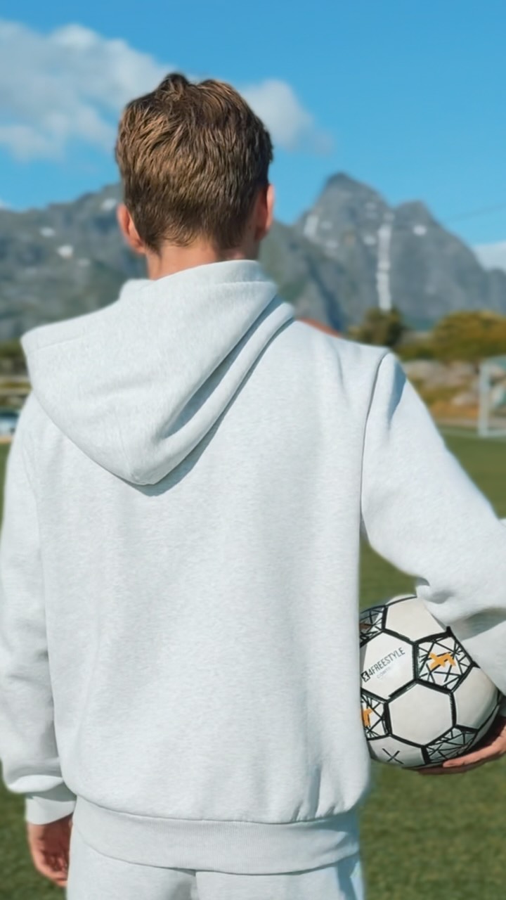 Instagram post by @karlfreestyle for Caspara Sports. Caption reads: Sports everywhere😍✨ #ad @casparasports.