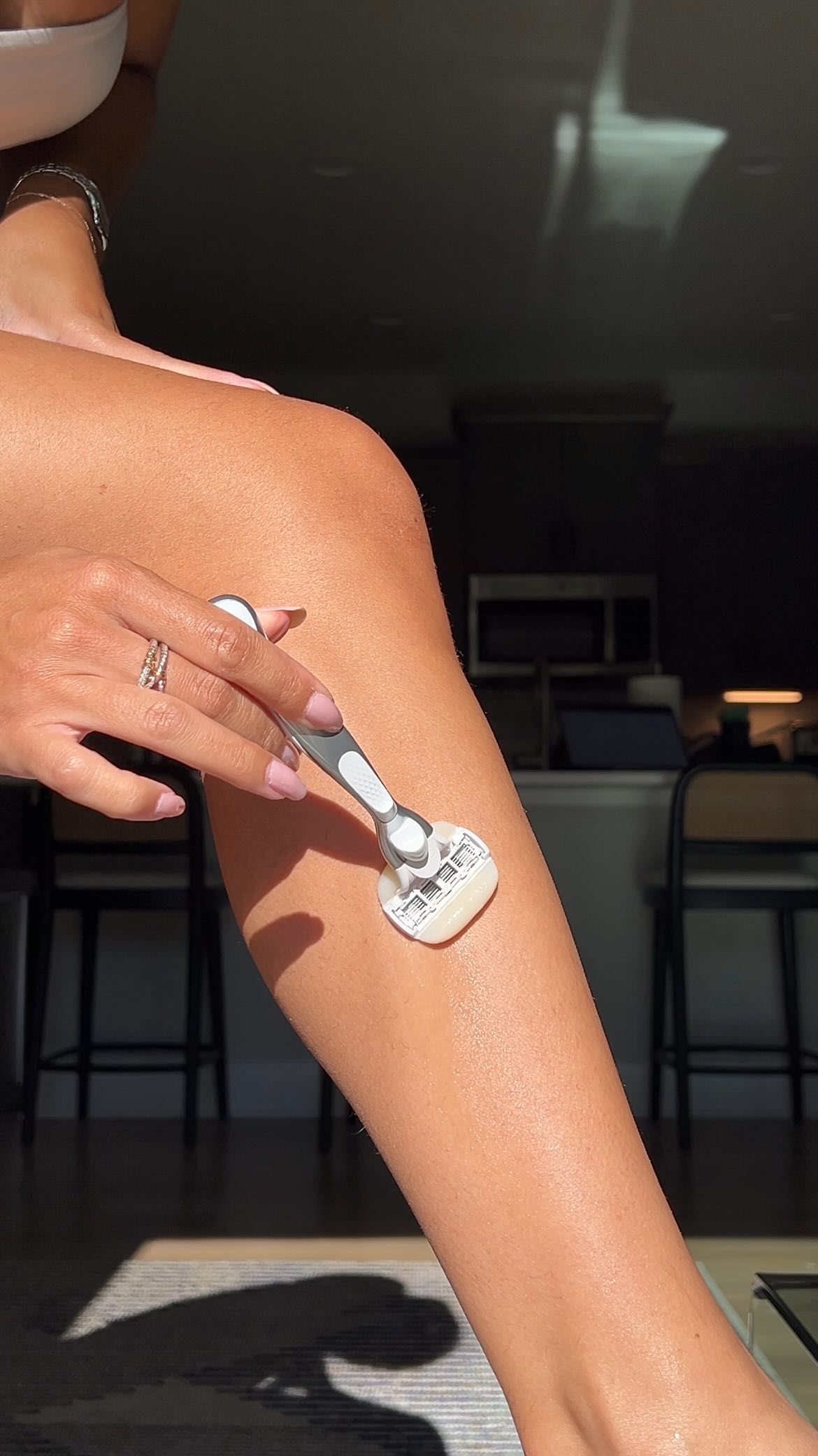 Instagram post by @jennyydelarosa for Walgreens. Caption reads: #VenusPartner #ad Smooth skin season is here✨

The....