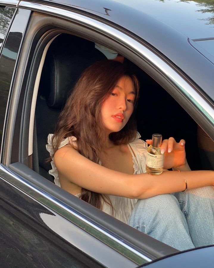 Instagram post by @chaaemonie for Le Labo Fragrances. Caption reads: can’t miss a single sunset🌅 해질녘 빛이 정말 예쁜 요즘, 르라보의....