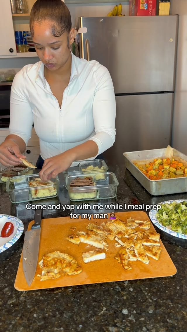 Instagram post by @isthataleizaa for Walmart Creator. Caption reads: [...] ello air sealed containers from....