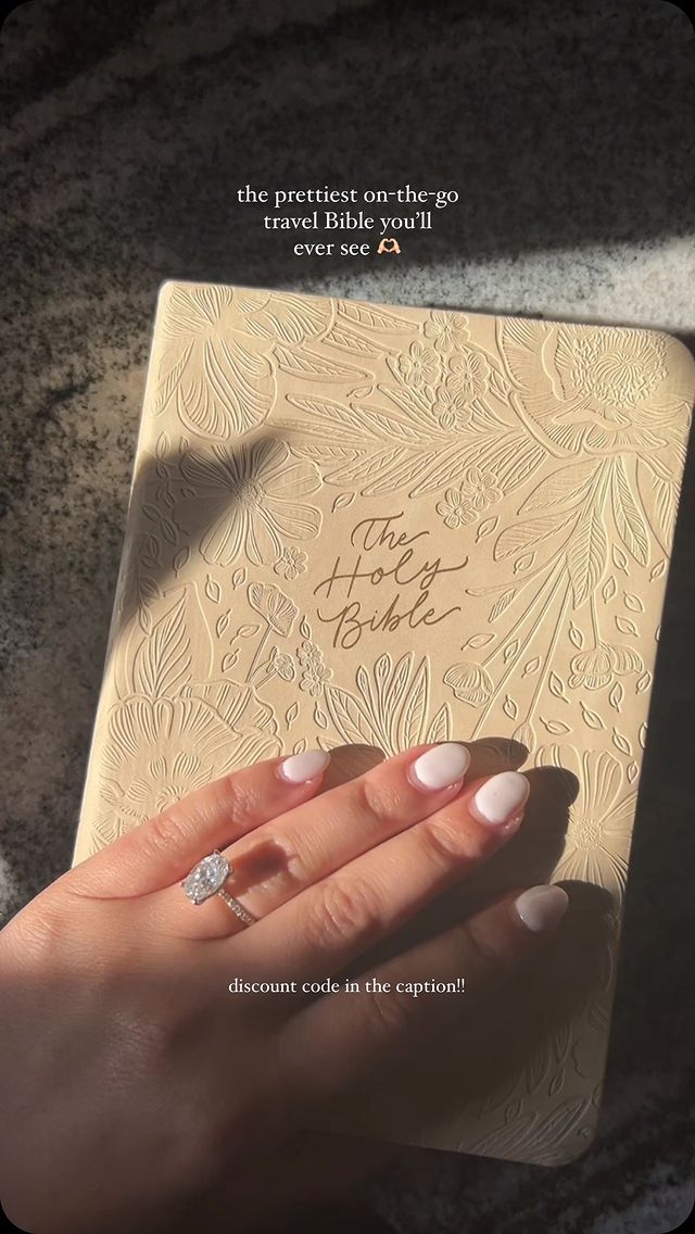 Instagram post by @kimgargano_ for Hosanna Revival. Caption reads: [...] my code “kimcaputo” for 10% off!!....