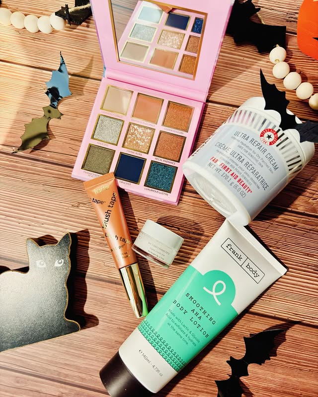 Instagram post by @cat_____lady for Frank Body. Caption reads: #GiftedbyIPSY . …………………………….𝕀ℙ𝕊𝕐…………..……………….....