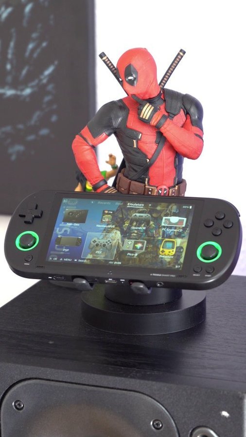 Instagram post by @retrogamingtommy for LITNXT. Caption reads: [...] want a handheld like this, check out....