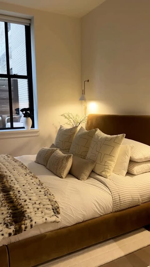 Instagram post by @gilliandelzotto for Brooklinen. Caption reads: I’m a sheets snob - there’s really no other way to....