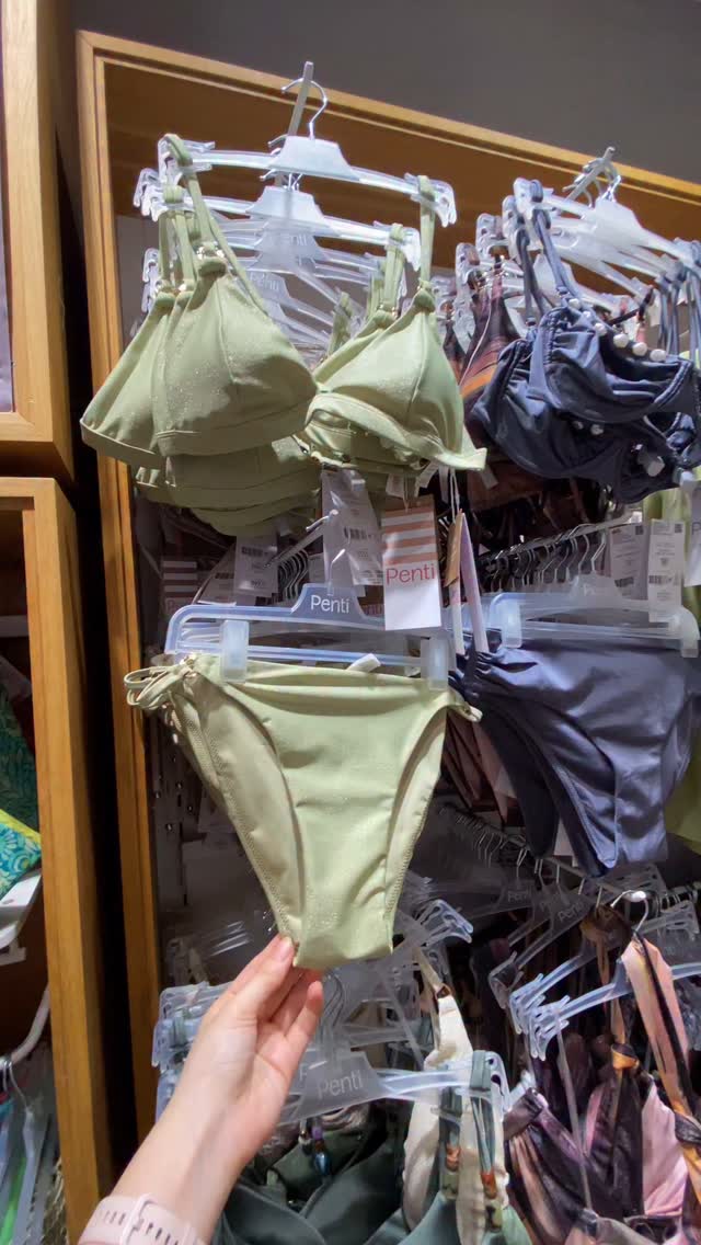 Instagram post by @indirimdeyakaliyoruz for Penti. Caption reads: Penti💚 ben @penti reklam 
.
.
.
#penti #bikini....