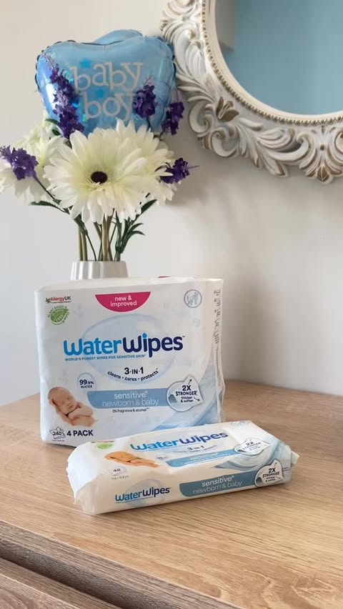 Instagram post by @despinarou__ for WaterWipes. Caption reads: WaterWipes. Καθημερινή επιλογή, χωρίς δεύτερη....