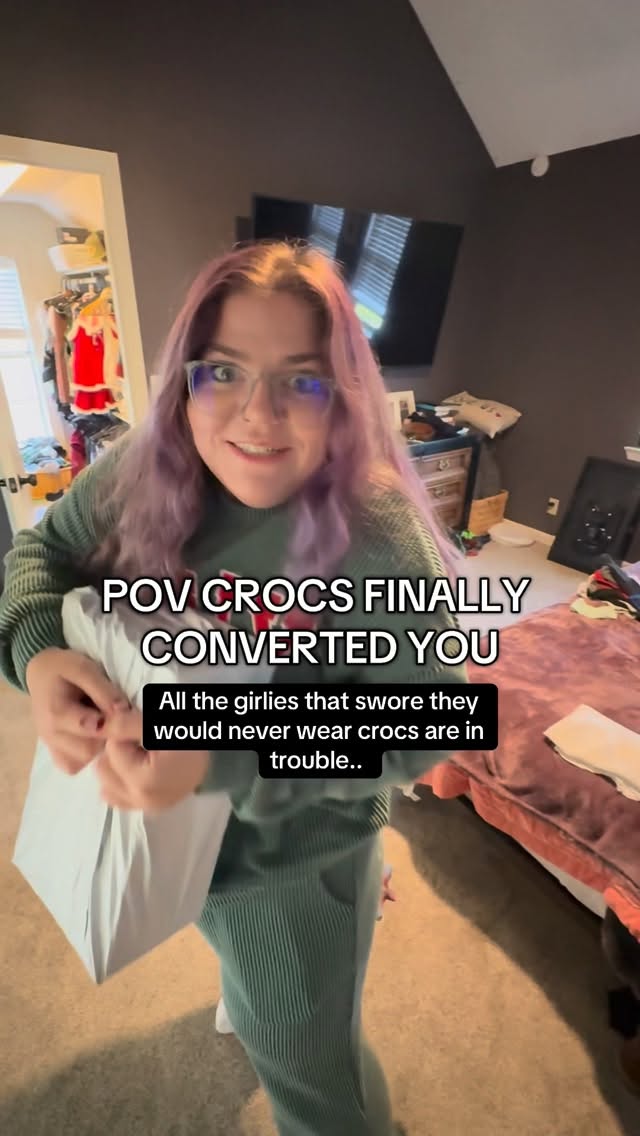 Instagram post by @hannahandgriffin for Crocs. Caption reads: BESTIE, I’m OBSESSED with these crocs - I never....