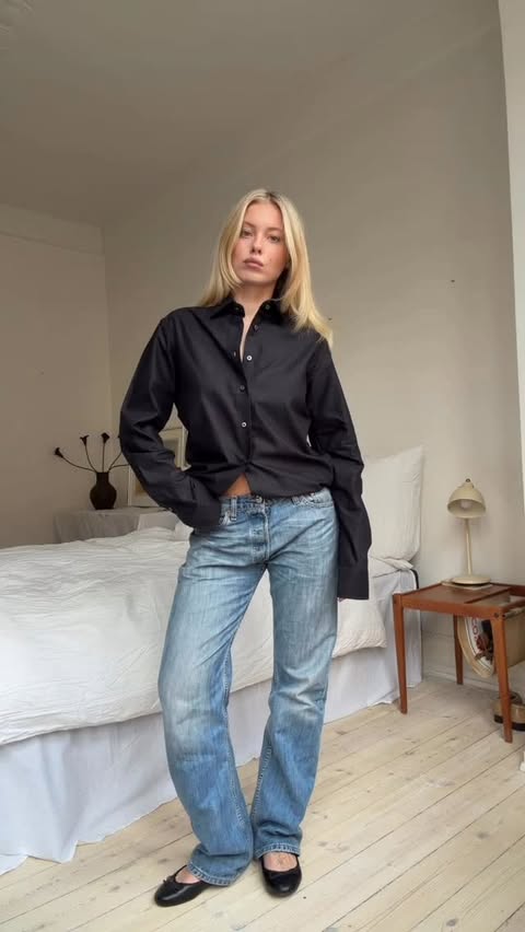 Instagram post by @laurabjerremand for Saint Laurent. Caption reads: Unboxing Magasin Super Bazaar <3 Udsalg er startet....